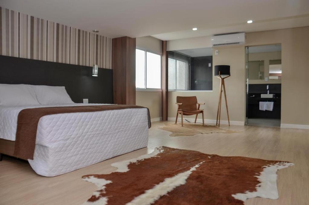 M Tower Hotel เปโลตัส ภายนอก รูปภาพ
