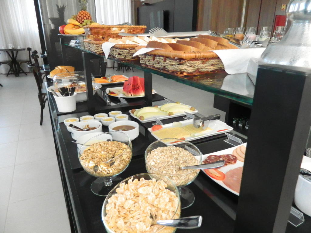 M Tower Hotel เปโลตัส ภายนอก รูปภาพ