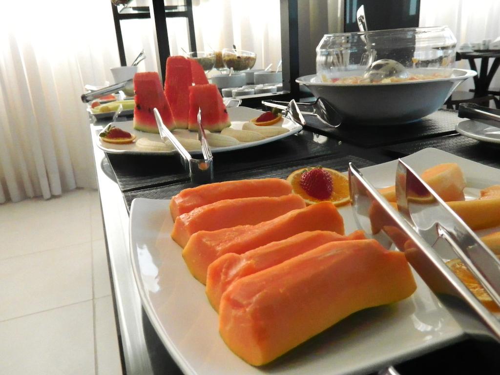 M Tower Hotel เปโลตัส ภายนอก รูปภาพ